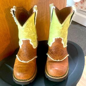 Ariat Fat Baby Boot slightly worn.